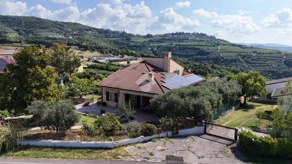 casa indipendente in vendita a Mezzane di Sotto in zona Castagnè
