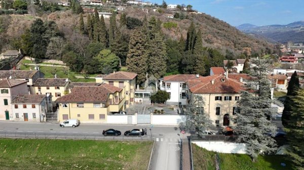 casa indipendente in vendita a Mezzane di Sotto in zona Castagnè