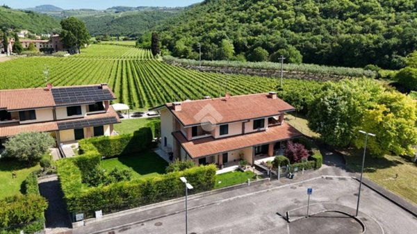 casa indipendente in vendita a Mezzane di Sotto in zona Castagnè