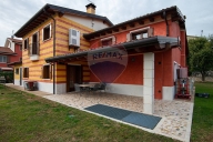 casa indipendente in vendita a Mezzane di Sotto in zona Castagnè