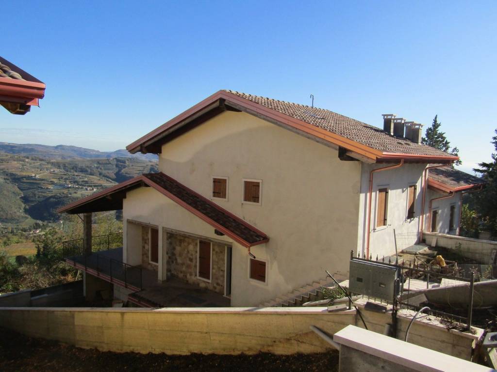 casa indipendente in vendita a Mezzane di Sotto in zona Castagnè