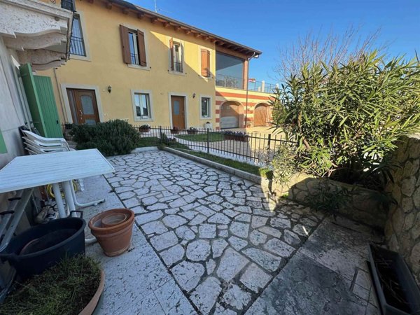 appartamento in vendita a Mezzane di Sotto in zona Castagnè