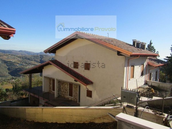 casa indipendente in vendita a Mezzane di Sotto in zona Castagnè