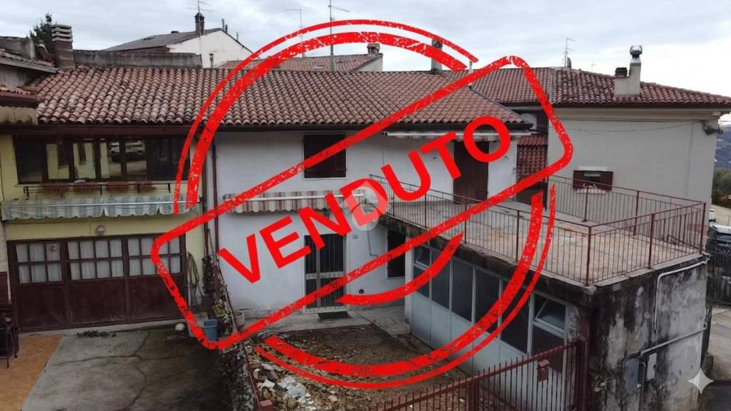 casa indipendente in vendita a Mezzane di Sotto in zona Castagnè