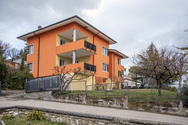 casa indipendente in vendita a Mezzane di Sotto in zona Castagnè