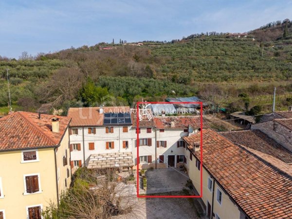casa indipendente in vendita a Mezzane di Sotto in zona Castagnè