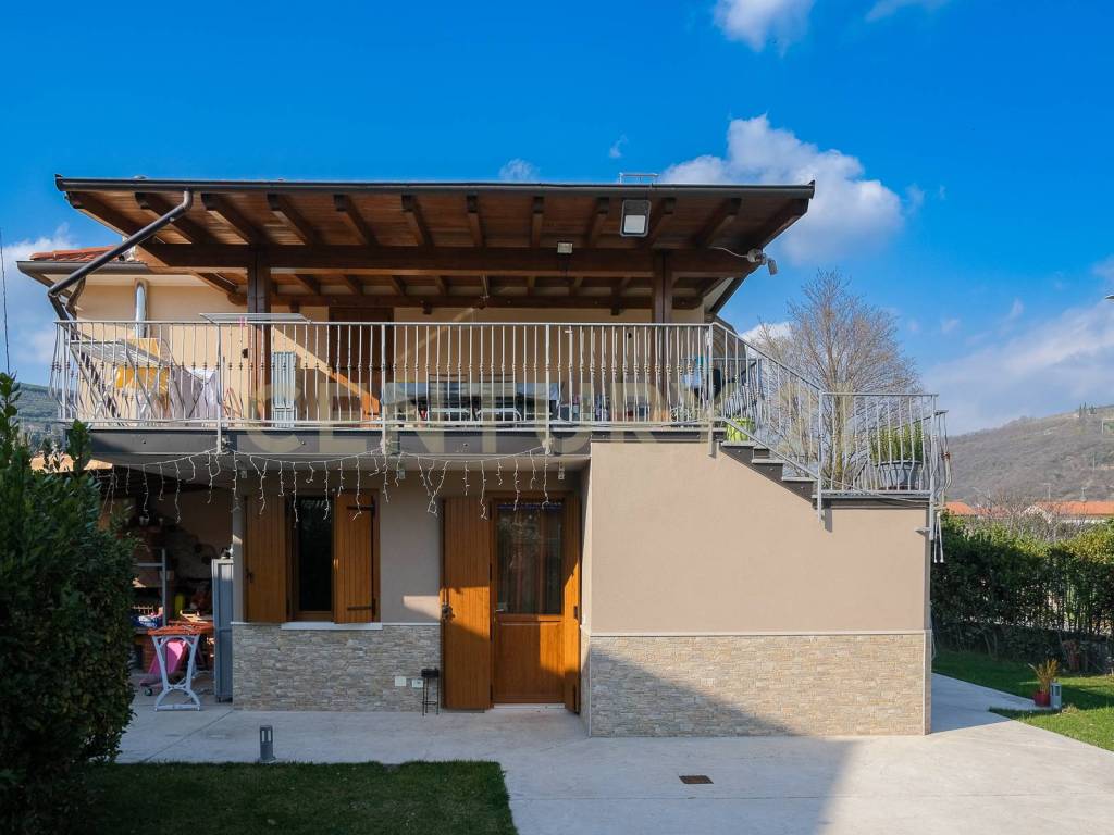 casa indipendente in vendita a Mezzane di Sotto