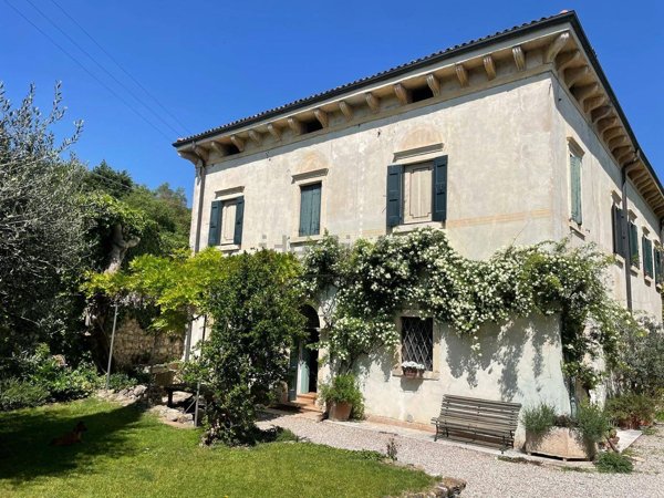 pentavano in vendita a Mezzane di Sotto