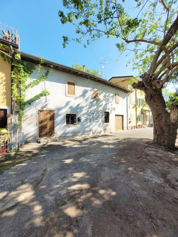 casale in vendita a Mezzane di Sotto