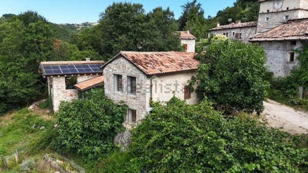 casa indipendente in vendita a Mezzane di Sotto in zona Castagnè