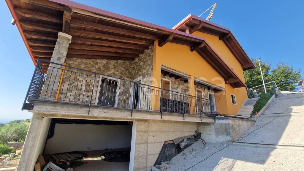 casa indipendente in vendita a Mezzane di Sotto in zona Castagnè