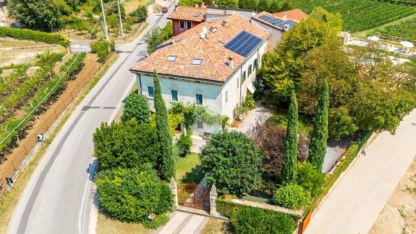 casa indipendente in vendita a Mezzane di Sotto in zona Castagnè