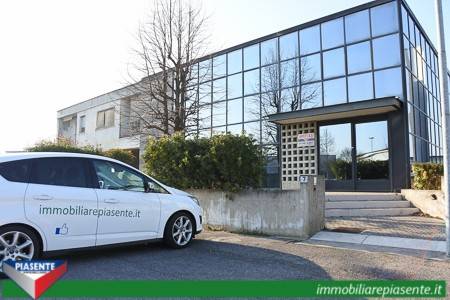 locale commerciale in vendita a Minerbe