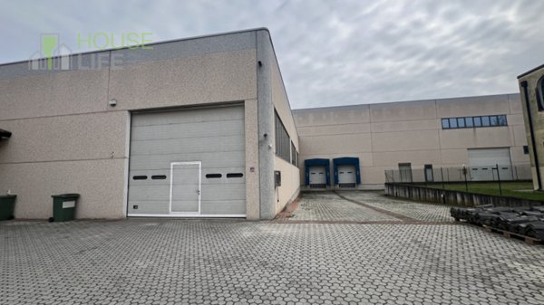 locale commerciale in vendita a Minerbe