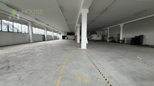 locale commerciale in vendita a Minerbe