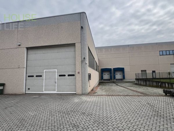 locale commerciale in vendita a Minerbe