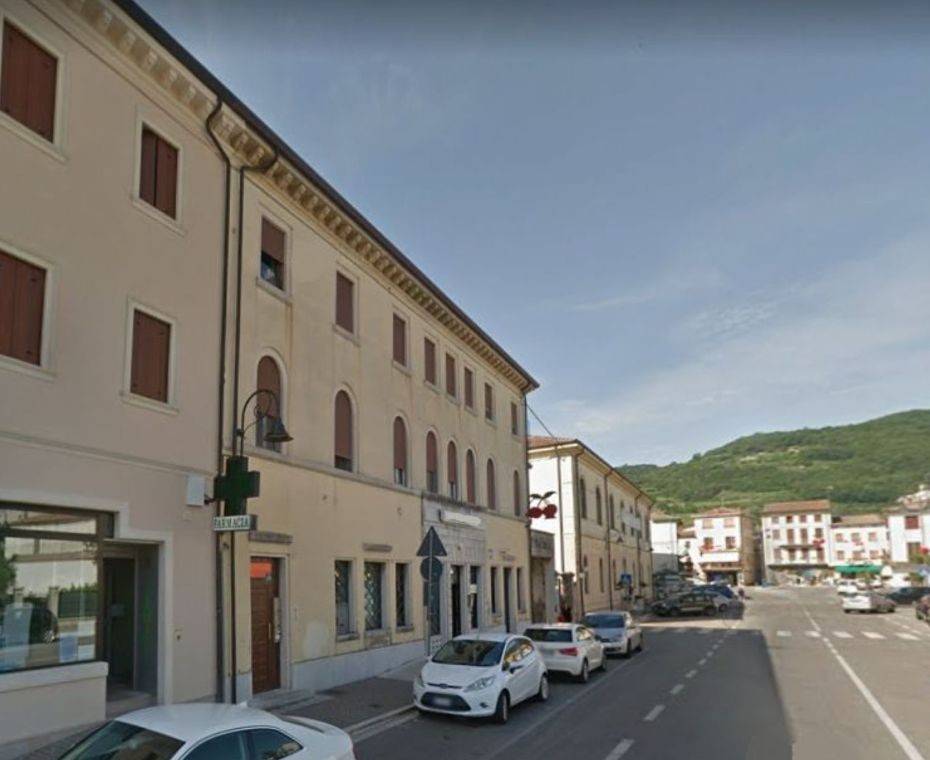 negozio in vendita a Montecchia di Crosara