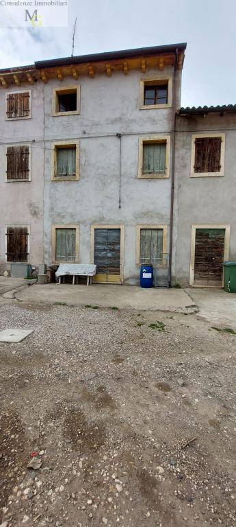 casa indipendente in vendita a Montecchia di Crosara