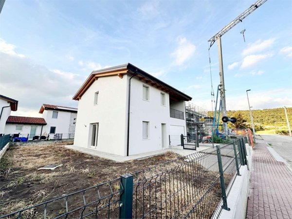 casa indipendente in vendita a Montecchia di Crosara