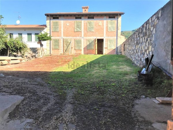 casa indipendente in vendita a Montecchia di Crosara