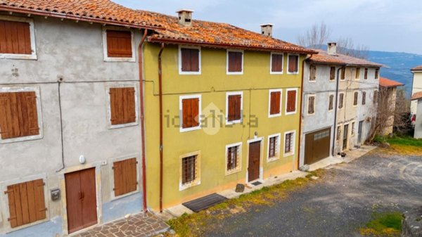 esavano in vendita a Montecchia di Crosara