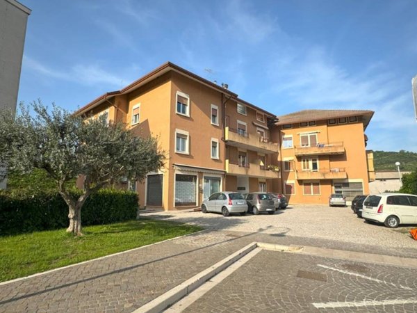 negozio in vendita a Montecchia di Crosara