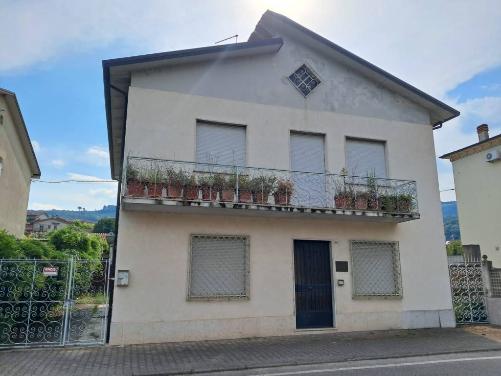 casa indipendente in vendita a Montecchia di Crosara