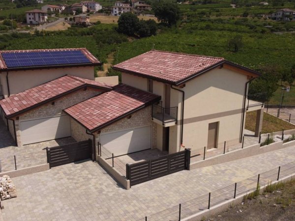 casa indipendente in vendita a Montecchia di Crosara