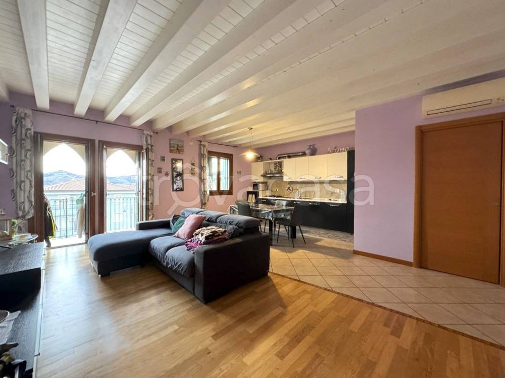 appartamento in vendita a Montecchia di Crosara