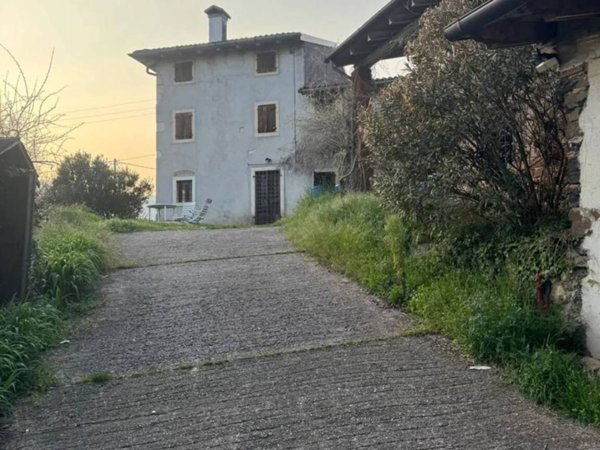 casale in vendita a Montecchia di Crosara