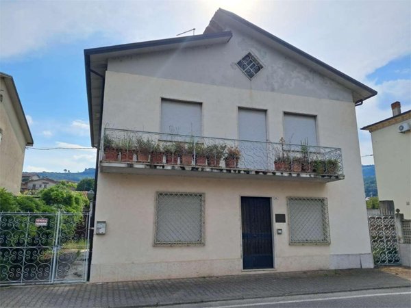 appartamento in vendita a Montecchia di Crosara