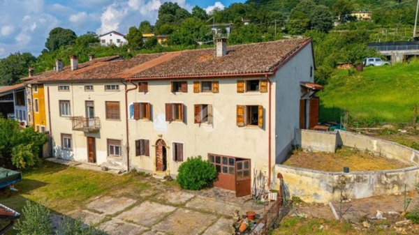 casa indipendente in vendita a Montecchia di Crosara