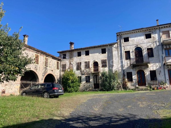 casale in vendita a Montecchia di Crosara