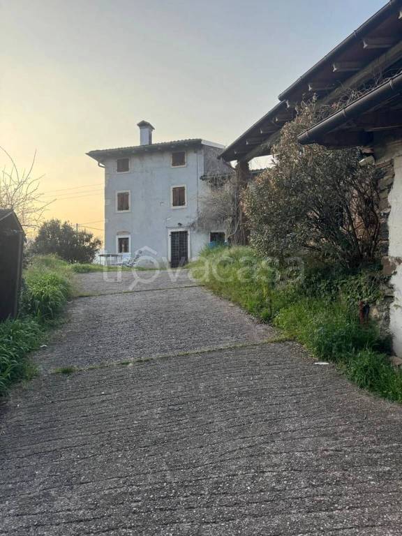 casale in vendita a Montecchia di Crosara