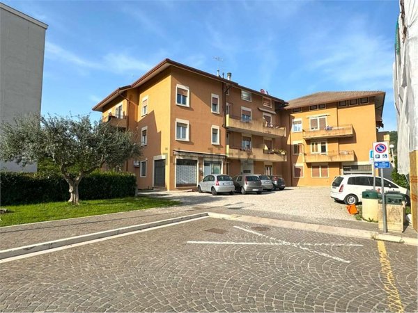 locale commerciale in vendita a Montecchia di Crosara