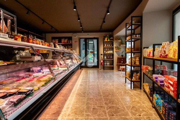 negozio in vendita a Montecchia di Crosara