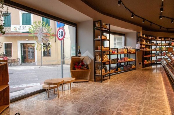 negozio in vendita a Montecchia di Crosara