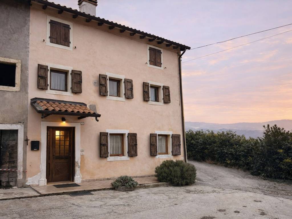 casa indipendente in vendita a Montecchia di Crosara