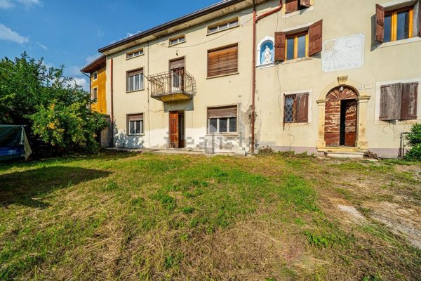 casa semindipendente in vendita a Montecchia di Crosara