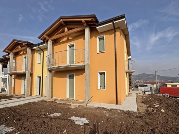casa indipendente in vendita a Montecchia di Crosara