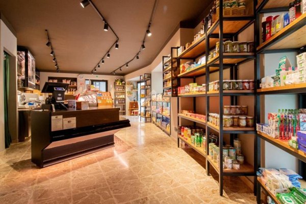 negozio in vendita a Montecchia di Crosara