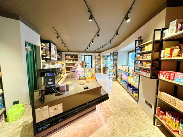 negozio in vendita a Montecchia di Crosara