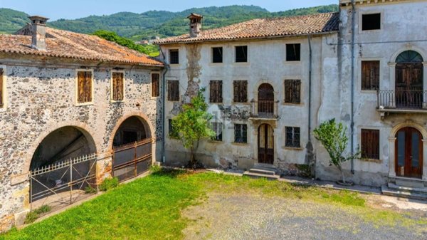 esavano in vendita a Montecchia di Crosara