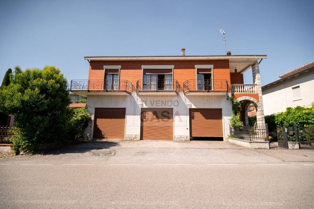 casa indipendente in vendita a Montecchia di Crosara