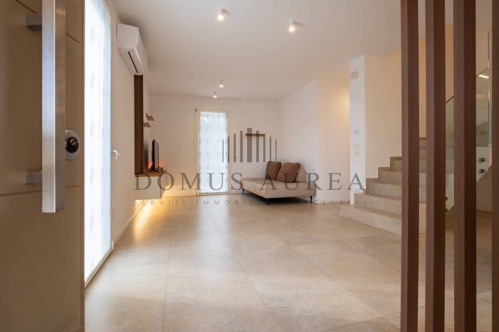 casa indipendente in vendita a Montecchia di Crosara