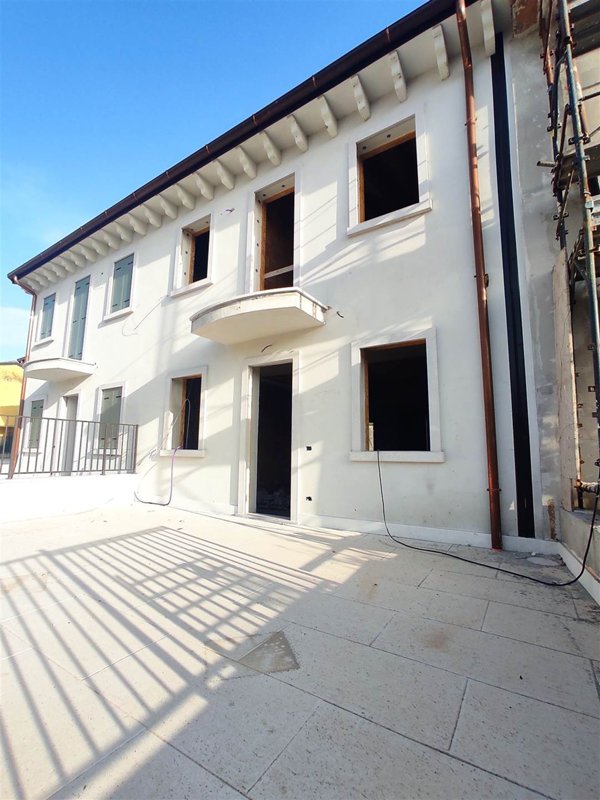 casa indipendente in vendita a Monteforte d'Alpone