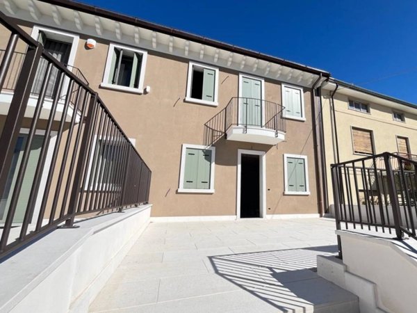 casa indipendente in vendita a Monteforte d'Alpone in zona Brognoligo