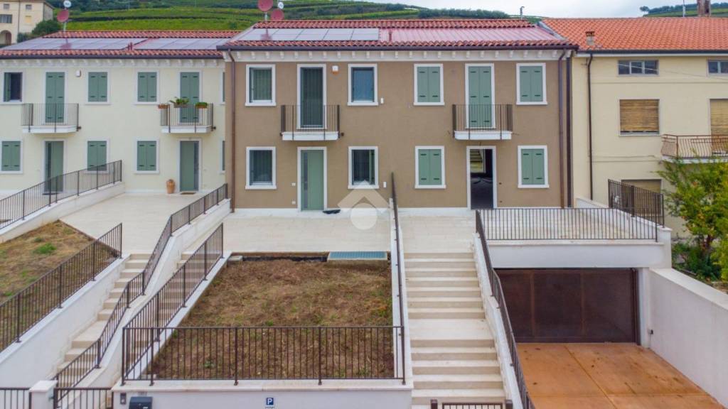 casa indipendente in vendita a Monteforte d'Alpone in zona Brognoligo