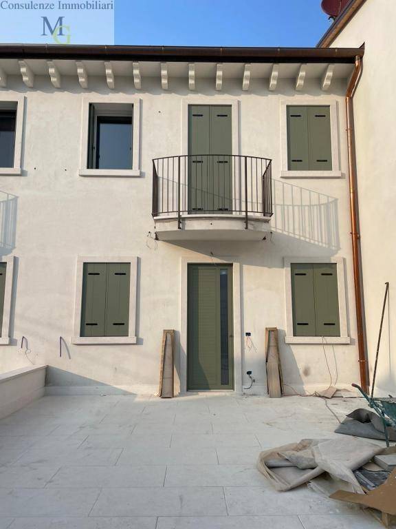 casa indipendente in vendita a Monteforte d'Alpone in zona Brognoligo