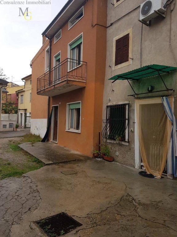 casa indipendente in vendita a Monteforte d'Alpone